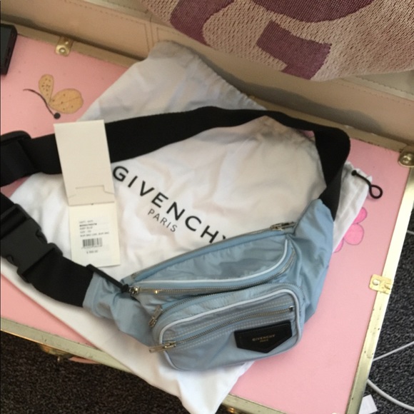 Givenchy Handbags - Givenchy sling bag